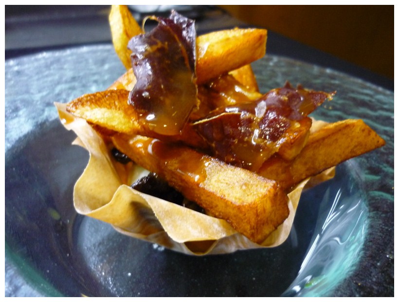 A Tu Gusto Crujiente de filo con huevo poche y patatas con jamon iberico